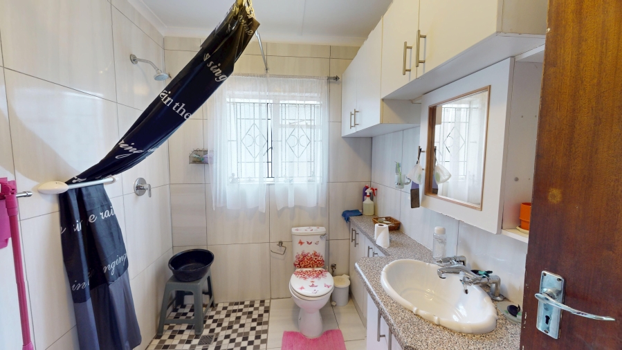 4 Bedroom Property for Sale in Gustrouw Western Cape